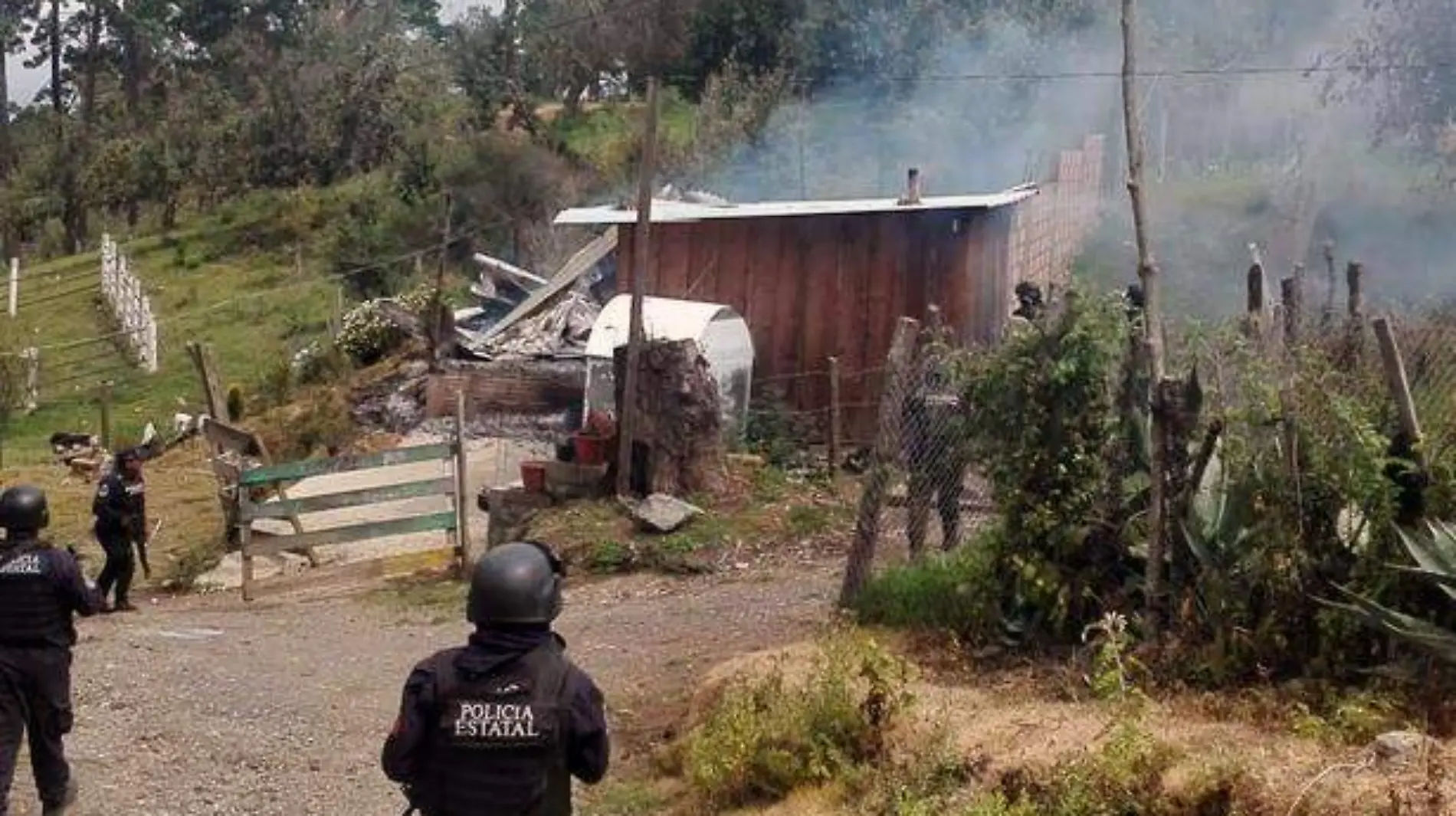 Incendian casa y vehículo en filo de caballos